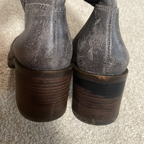 Grey leather boots - Picture 5 of 8